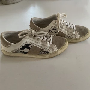 Sneakers nitar - Jag säljer dessa snygga sneakers från Zara som är använda ett fåtal gånger. 