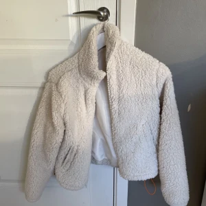 Fluffig zip hoodie - Använd ca 3 gånger 