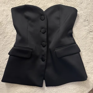 Corsettopp i satin - Ifrån Zara, helt ny med lappar 