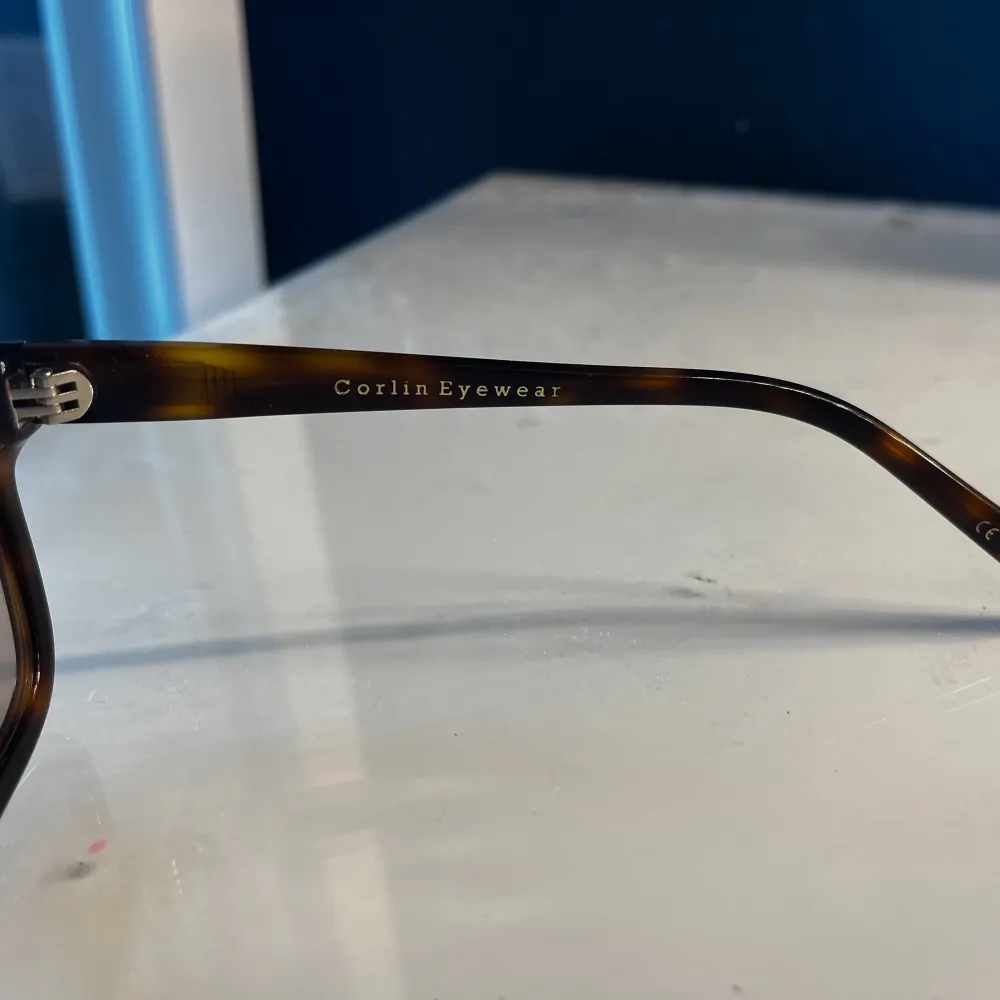 Säljer dessa snygga glasögonen från Corlin eyewear! Köptes på sellpy och är i relativt gott skick ❤️. Övrigt.