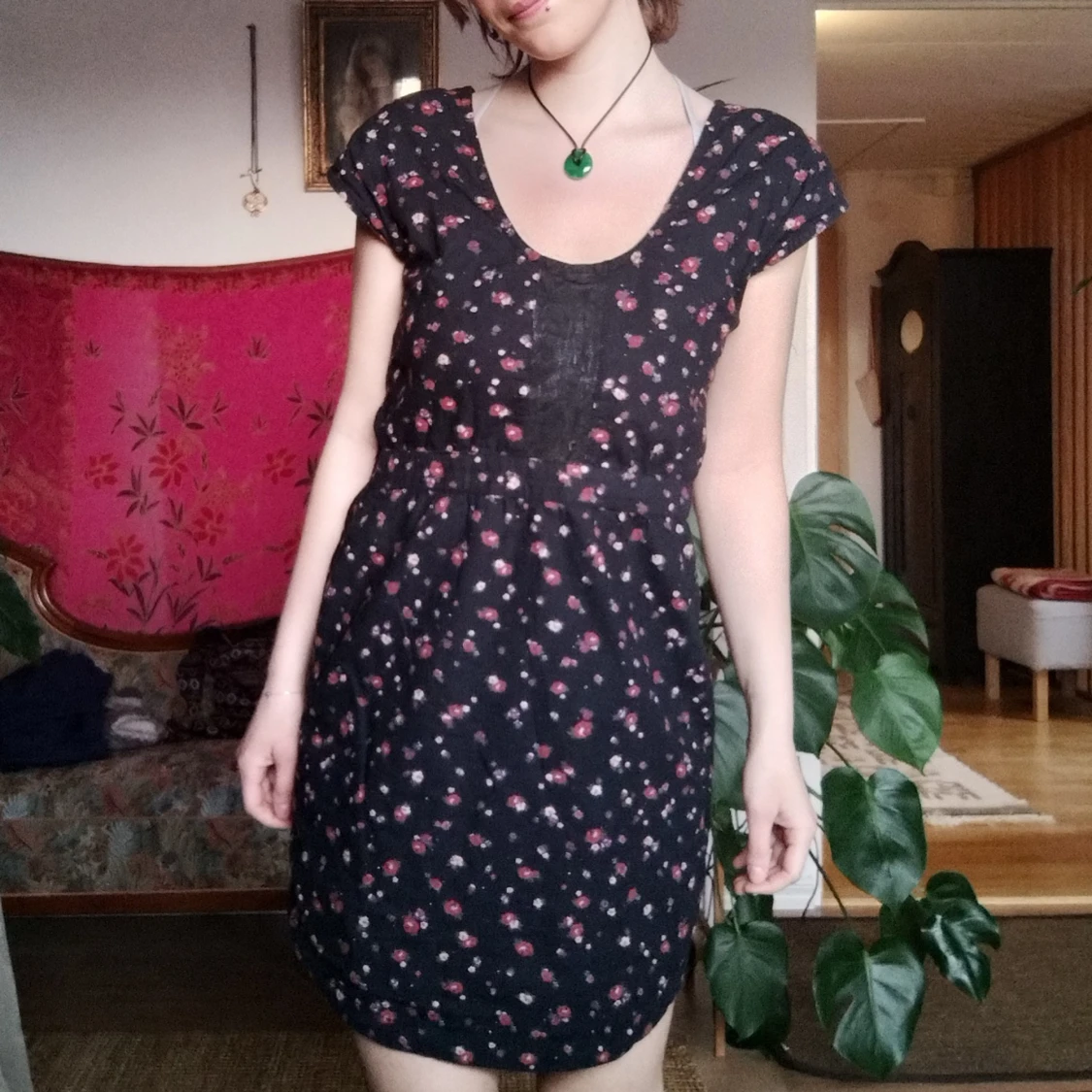 Blommig klänning storlek S