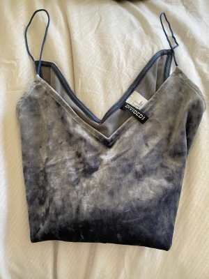 LINNE - Jätteskönt linne, andvänt få gånger 