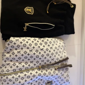 Louis Vuitton dress - Säljer nu denna LV dressen. Den är i storlek M. Använd fåtal gånger. Först till kvarn! Vill enbart bli av med allt pga flytt. Så snabb äffär. 