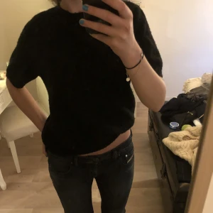 Stickad tröja  - Svart stickad tröja från hm, basic och funkar till allt 