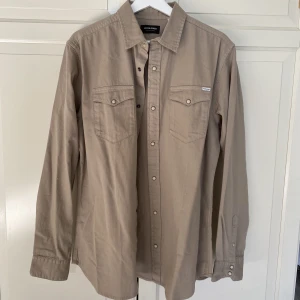 Skjorta från Jack&Jones - Skjorta från Jack&Jones som inte är använd. Nypris 399kr