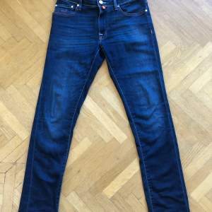 Jacob cohen jeans i nyskick Storlek 32, i mycket fin kvalité  Ny pris ligger på många 1000 lappar  