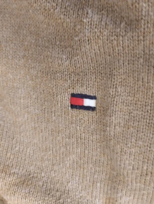 Tommy Hilfiger  - Fina Kofta Tommy Hilfiger i storlek M.Om du vill ha flera bilder eller du har frågor du kan skriva till mig 🤗💛