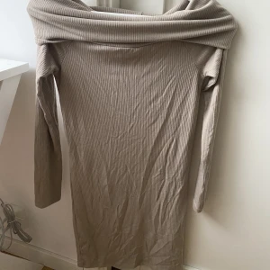 Off-shoulder klänning  - Superfint skick!🤍