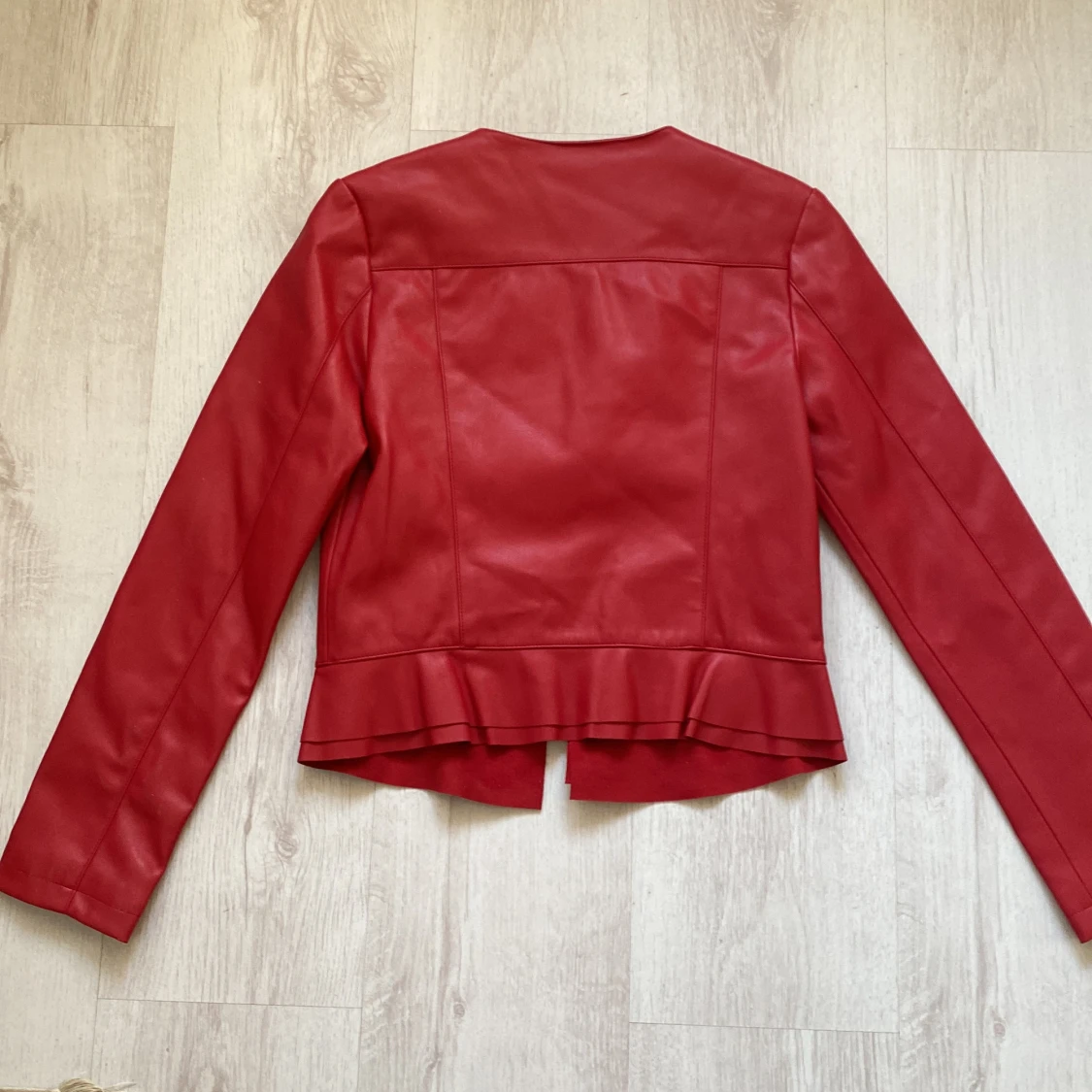 HELT NY! Zara skinn jacka i röd färg WOW! - 90