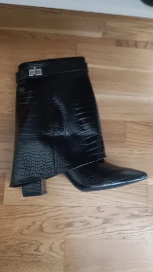 Ankelboots  - Snygga ankelboots från NLY strlk 6 (39), oanvända,endast testade inomhus 