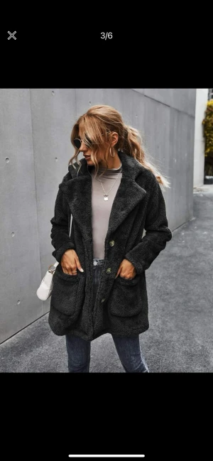 Ytterkläder  - Jätte fin kappa som är i ny sick