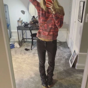 Jeans - Såå snygga jeans fårn Hm i storlek 36, köpte här på plick och är i topp skick men var tyvär försmå för mig så därför säljer jag vidare dom!❤️