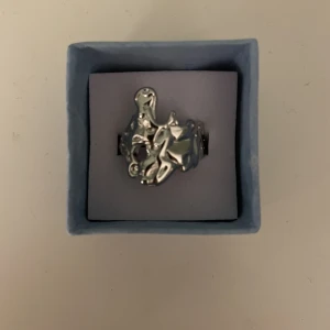 Olympia rings! - Oanvänd ring från Olympia! Silver, justerbar