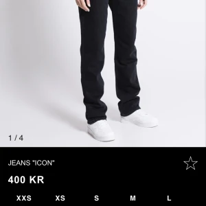 Jeans  - Säljer mina lager 157 jeans i storlek xl mer som l säljer då jag int tycker dom passar mej men dom är fint använda köp via köp nu🫶🏻skriv för egna bilder🫶🏻