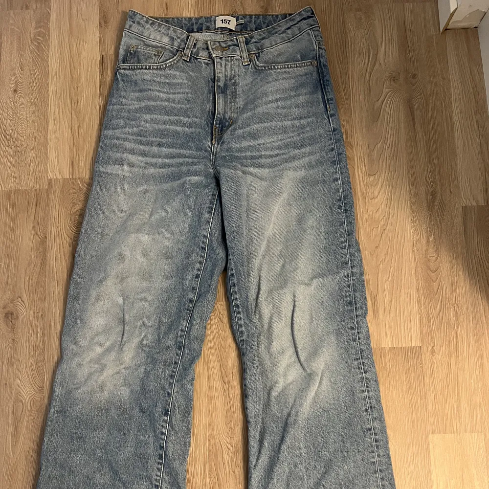 Jeans från Lager 156 i storlek 36. Jeans & Byxor.