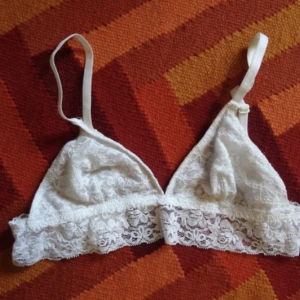 BH - Vit spetstopp utan vadd! I bra skick