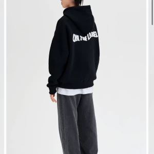 Lxa hoodie  - Säljer denna helt oanvända hoodie från lxa då jag har liknande! Nypris 890kr