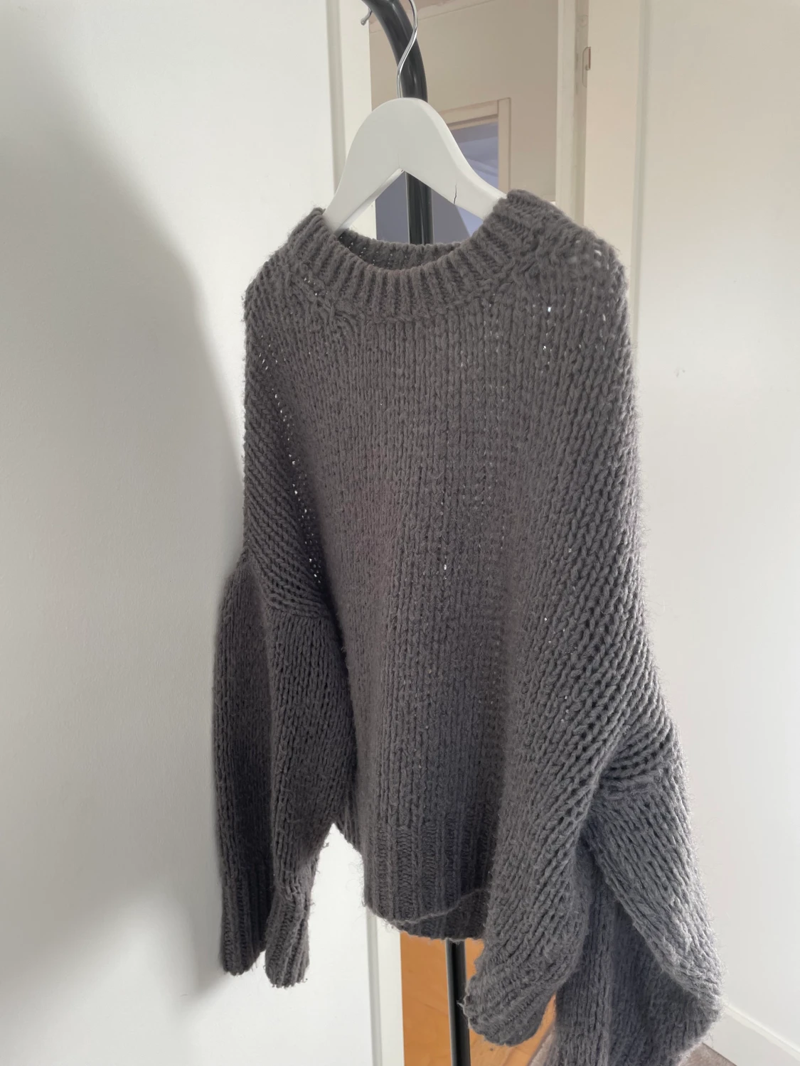 Grå stickad tröja 