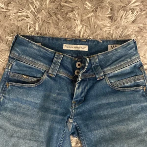 pepe jeans  - ett par ljusa jeans pepe jeans low waist snygga jeans.  säljer för 650🙏🏻 pris kan diskuteras) 