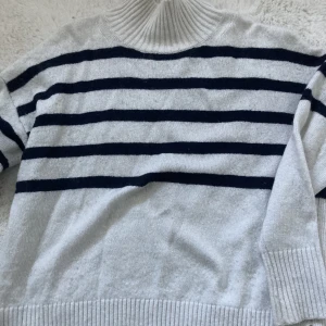 Randig Stickat Tröja  - Finaste tröjan i ullmix från Esprit❣️ Perfekt nu till hösten/vintern❤️