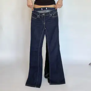 Långa lågmidjade jeans. Känns helt nya!
