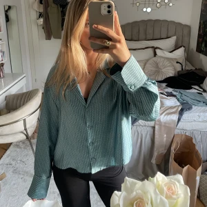 Blus skjorta  - Blus/skjorta från zara så fint skick 
