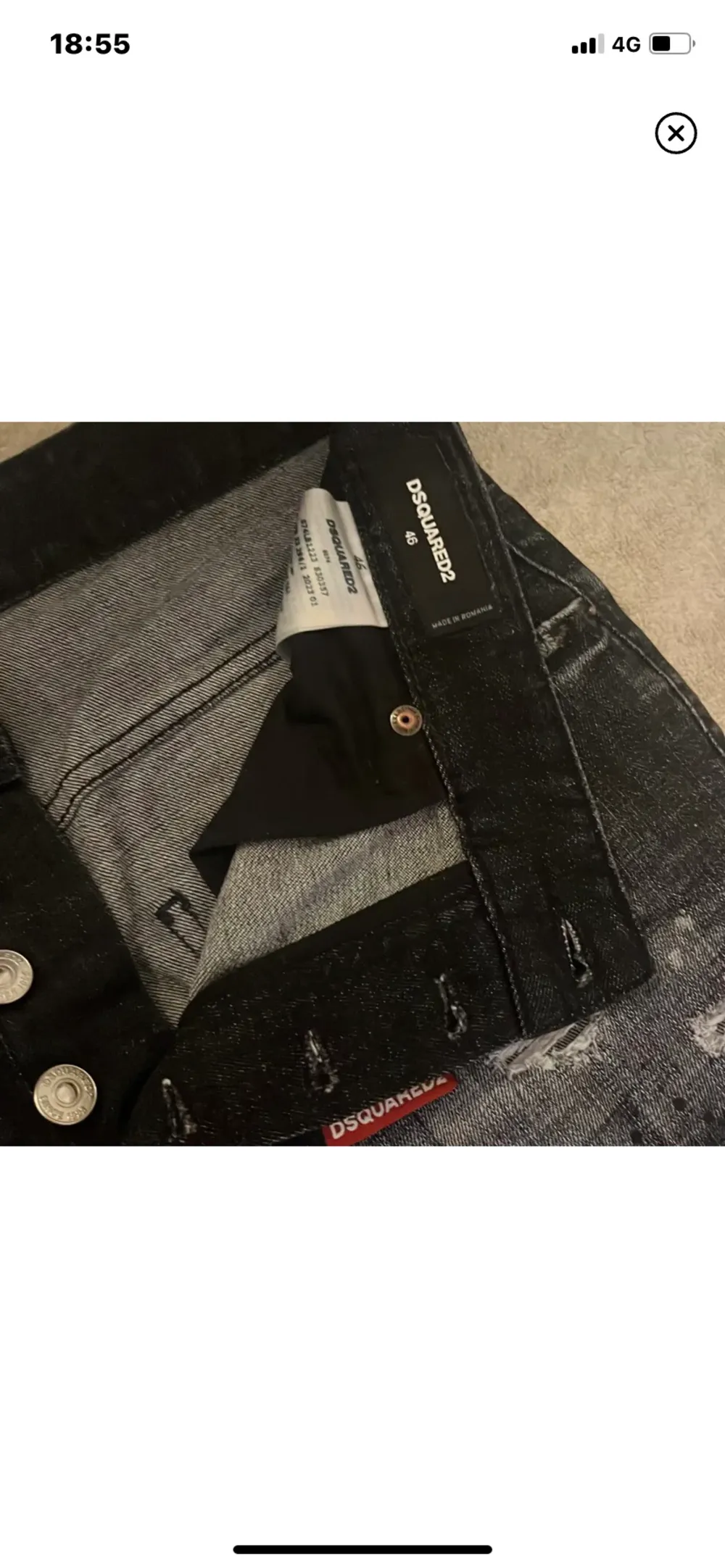 Säljer dessa äkta Dsquared2 jeans, de kommer med tag men inget kvitto.  Nypris : 6000 på farfetch.  Säljs för : 2800  Snabbaffär kan gå ner några hundralappar.  Storlek 46 IT . Jeans & Byxor.