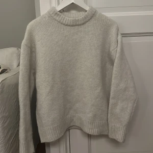 Zara tröja - Stickad tröja från zara, fint skick!