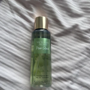 victoria secret parfym - säljer då doften inte riktigt var min smak, endast använd några sprut💞