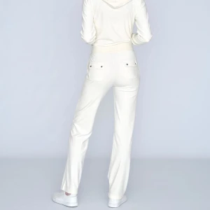 Vita juicy couture  - Använda sparsamt , jättebra skick, köpta för 1200kr🤍(bara underdelen)