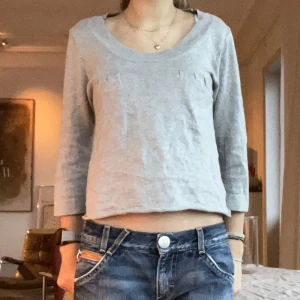 Trekvartsärmad tröja - Söt trekvartsärmad tröja som inte kommer till användning. Klippt den sjölv. Perfekt skick💗