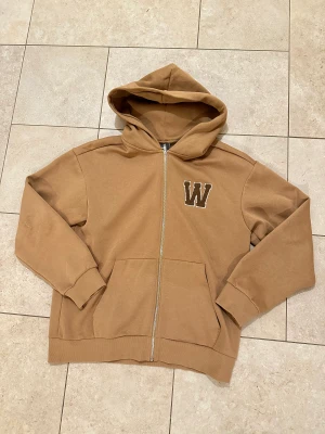 Hoodie Zip Up  - Använd 3 ggr så helt fel fri Storlek: M 