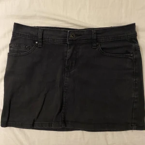 svart minikjol - svart mini jeanskjol 💕