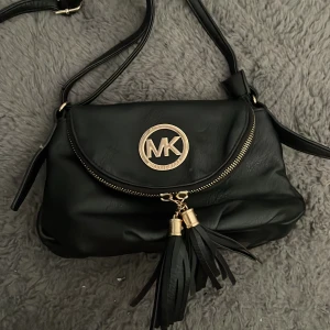 MK väska - väska från MK med fina detaljer💕 mycket bra skick