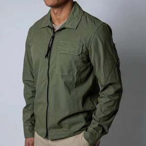 Säljer en riktigt fet armégrön overshirt från cp company. Den säljes pga då den blivit för liten tyvärr. Skick: 9/10. Självklart 100% äkta. 1100kr eller bud