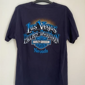 Vintage Harley-Davidsson T-shirt - Säljer denna Harley-Davidson t-shirten, knappt använd och köpt secondhand. Storlek och pris kan diskuteras 