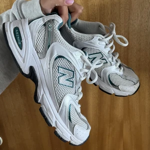 New balances 530  - Säljer mina new balance 530 grön då de för små :( Använda fåtal gånger då de är nydligen köpta 