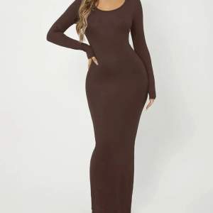 Superfin lång brun klänning i storlek xs 💗