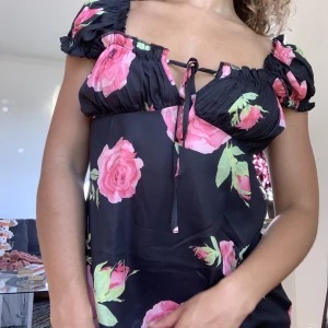 Current Mood klänning - Snygg klänning från current mood. använd en gång och i nyskick 