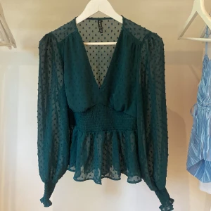 grön blus - säljer denna gröna blusen från new yorker för att de är inte min stil längre❤️