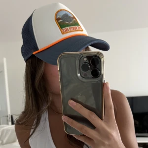 The North Face keps - Använd enstaka gånger, säljer då den inte kommer till användning. 