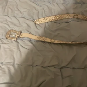 Tottolente bälte  - E för stora på mig, så varför inte sälja dom 🫡