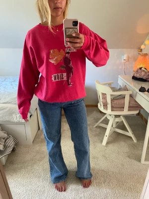 Rosa sweatshirt  - Rosa sweatshirt med tryck