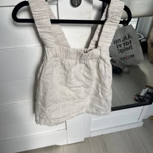 Söt topp - En liten typ linne topp från Kappahl tror jag lite osäker. Väldigt fin och skön. 
