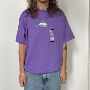 Nike Sb tee - Oanvänd T-shirt i storlek M Jag är 167 cm lång!