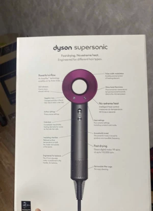 Dyson hair dryer  - Säljer min helt nya dyson hairdryer jag fick i present som jag ej känner något nytta av. Behöver ej den och säljer den därför 😊