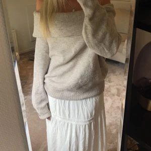 Off shoulder tröja - Säljer min off shoulder tröja från hm, superfin färg och jätte skön❤️
