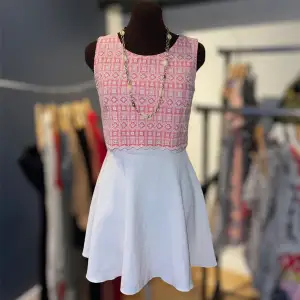 Hej! Alla kläder är första hand från M&N Shop.🌟 📌Denna klänning finns i fler färg 🌟Fler bilder kan skickas  