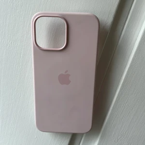 Apple Skal - Äkta Apple skal  Köpte på sellpy oanvänt och har ej använt de eftersom det var fel storlek för min telefon  