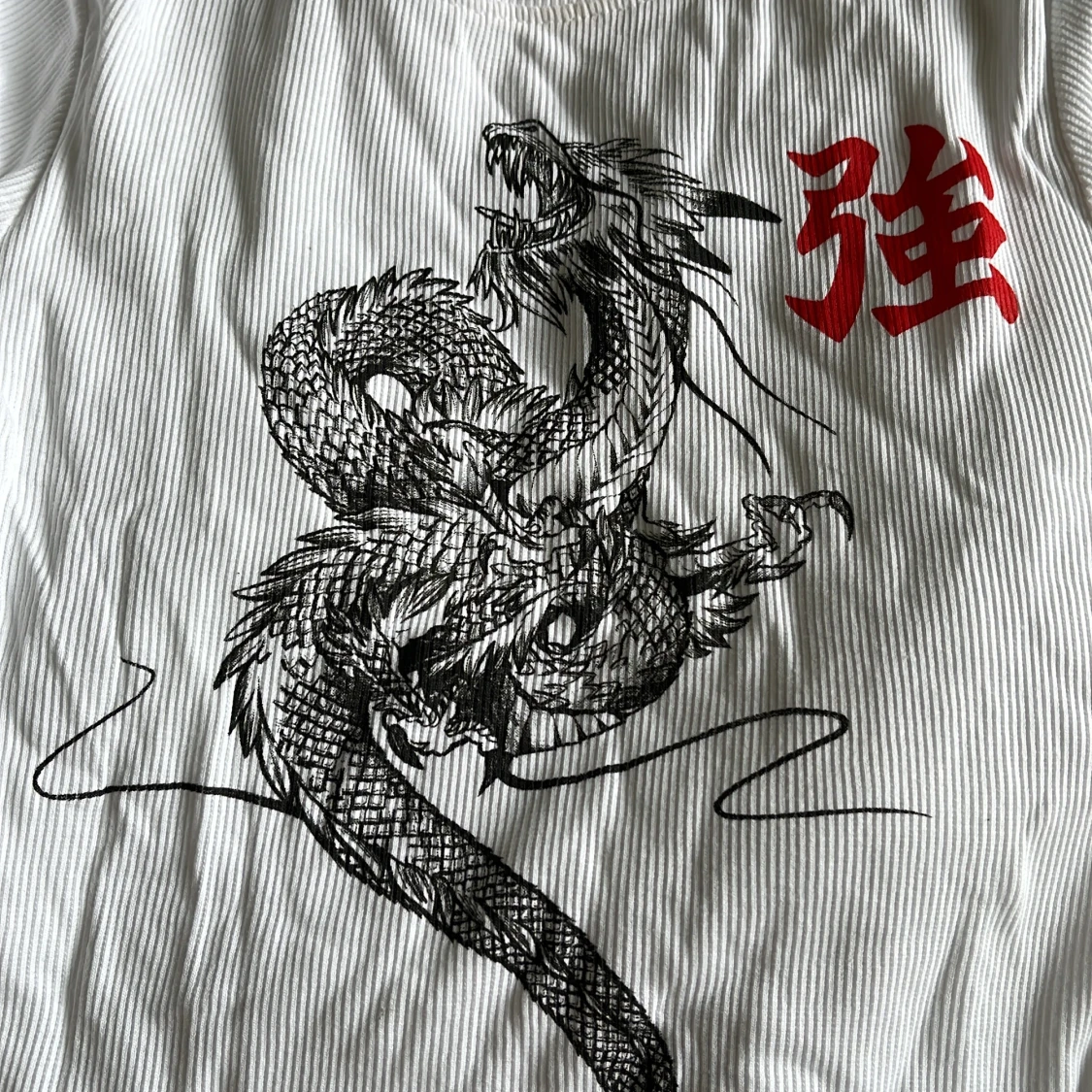 T-shirt med drak mönster - 91